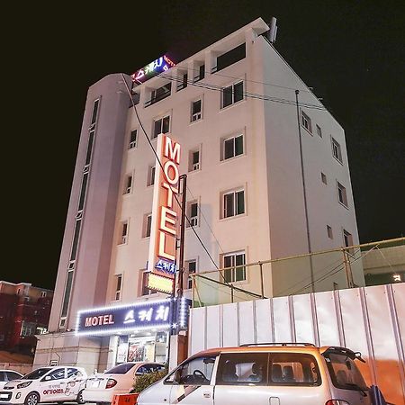 Gangneung Sketch Motel Exterior photo